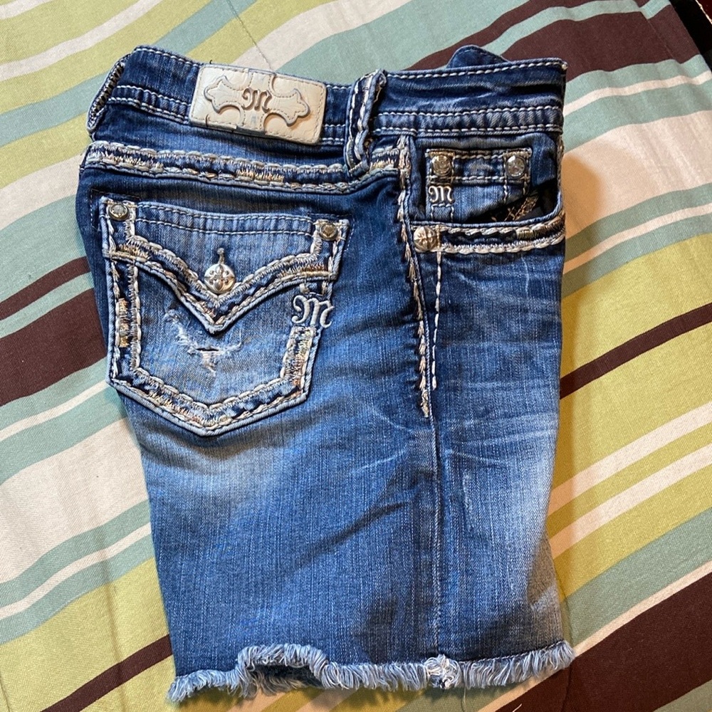 Women’s Distressed Denim Short by Miss Me Brand. EUC! - Picture 16 of 16